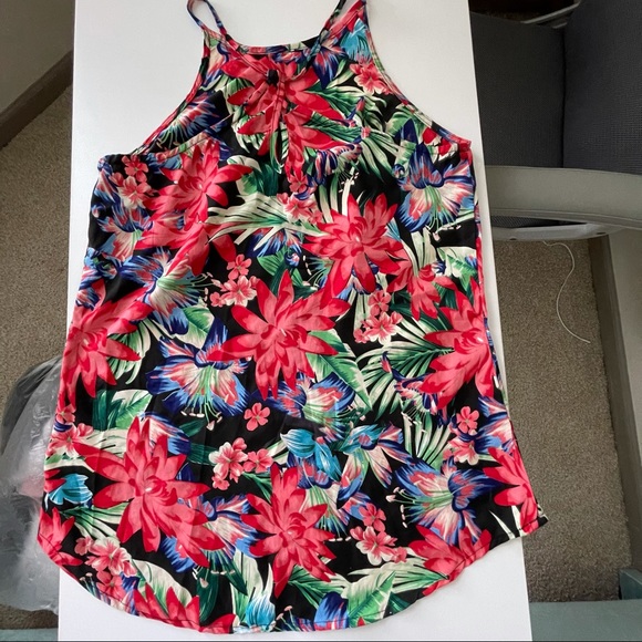 Top - Picture 2 of 4